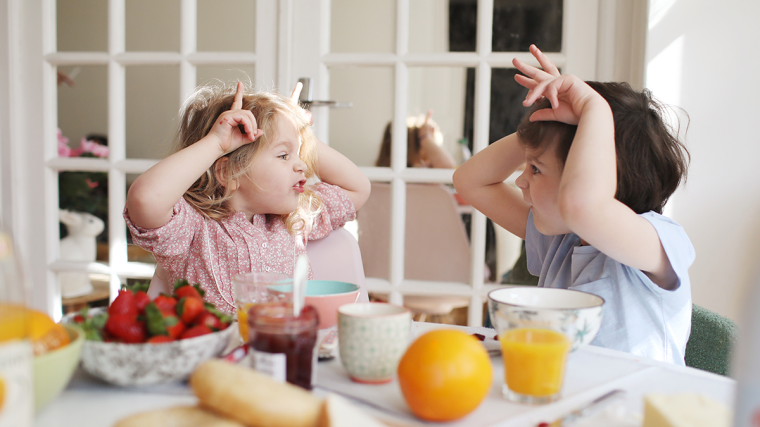 Cukier i sól w diecie dziecka – czy warto wprowadzać?